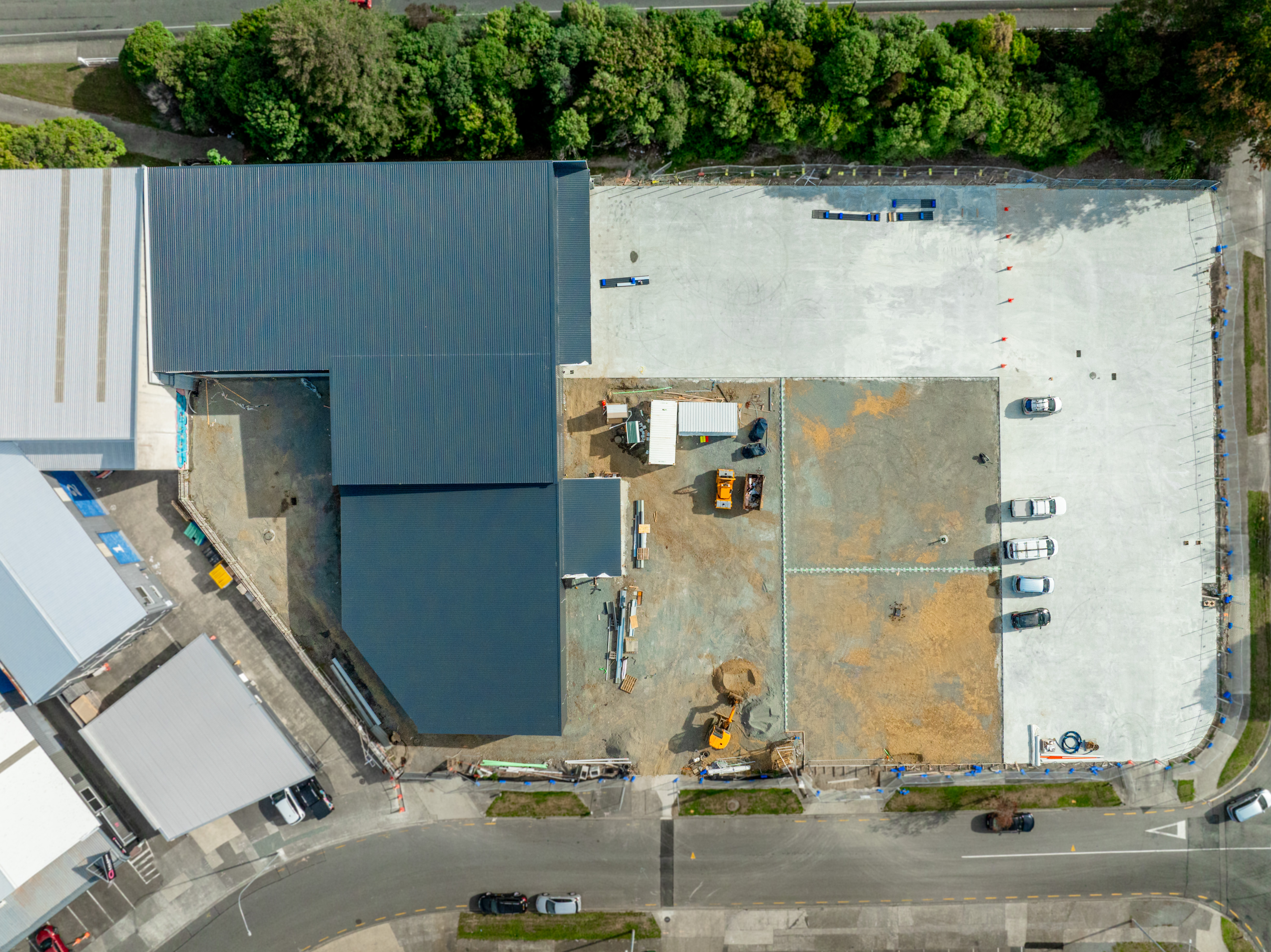 Top-down plan view of the building footprint and yard