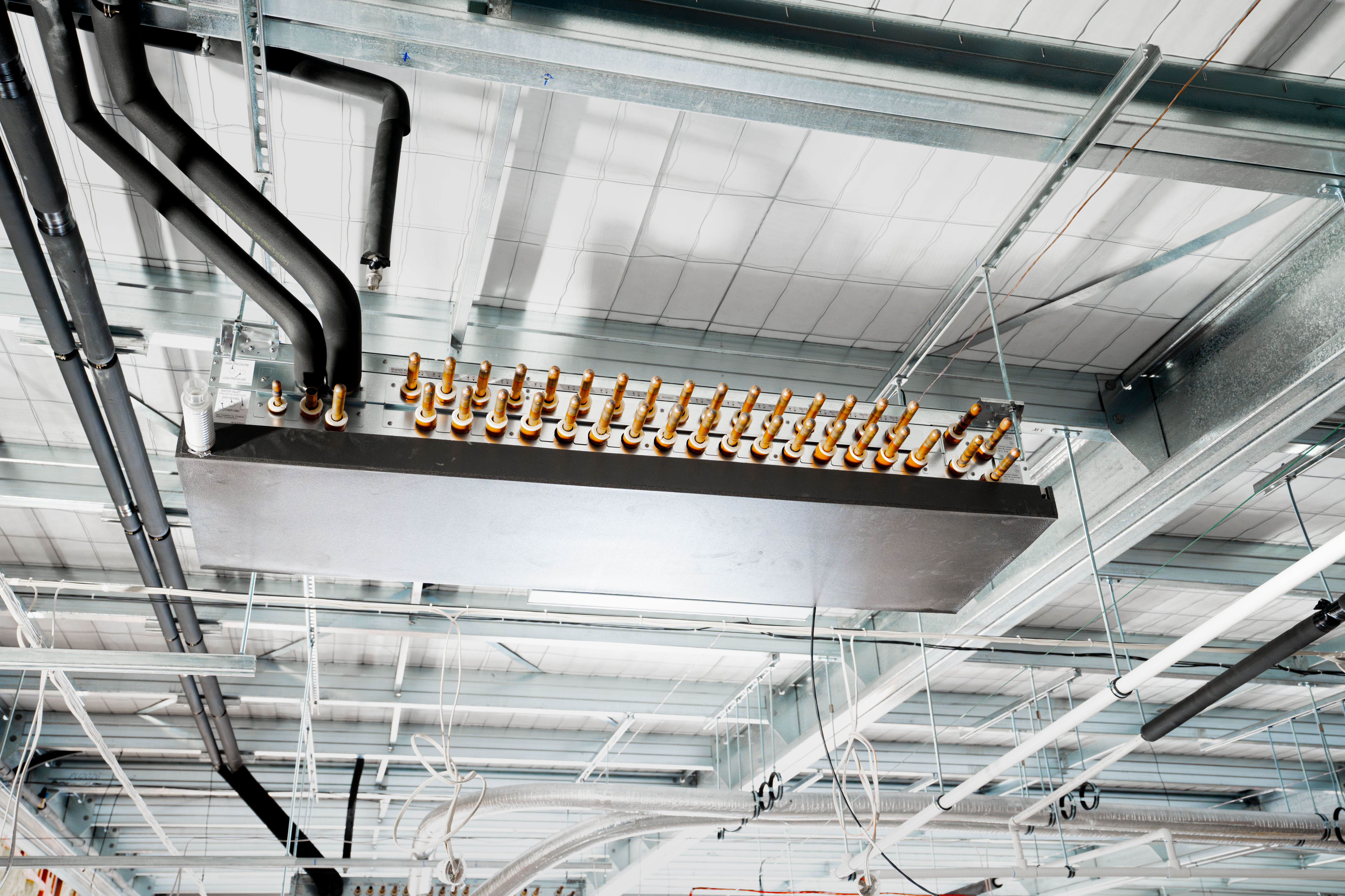 Heating coil manifold with copper connections at ceiling level